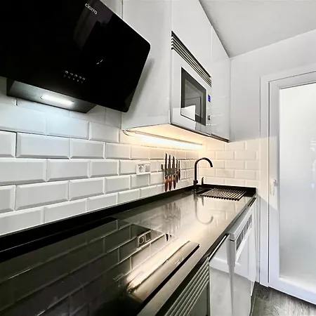 De Lujo Con Piscina Y Vistas Al Mar En تورّيفيِخا