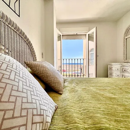 Apartamento De Lujo Con Piscina Y Vistas Al Mar En Torrevieja