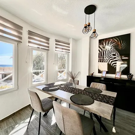 Apartamento De Lujo Con Piscina Y Vistas Al Mar En Torrevieja